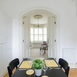  Apartment Stylish Period Maisonette Flat In Centre Of United Kingdom