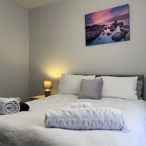 Urban Oasis:perfect In City Apartment