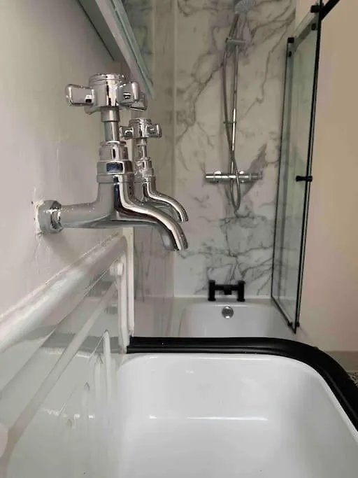 16Th Century Courtyard Apartment On The Royal Mile Edinburgh United Kingdom