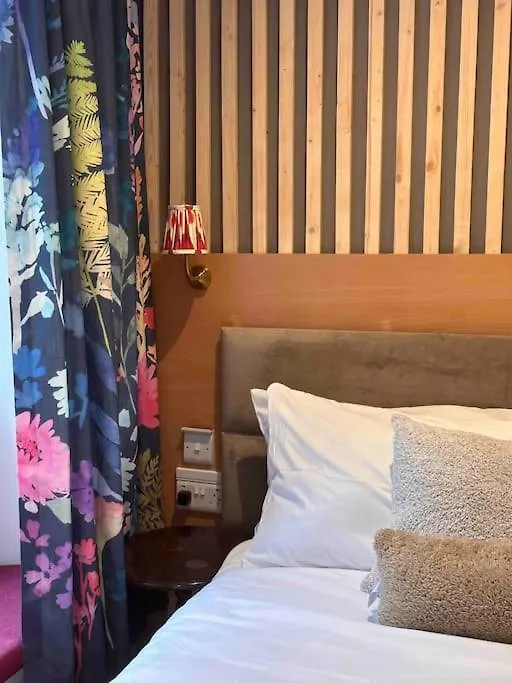 16Th Century Courtyard Apartment On The Royal Mile Edinburgh United Kingdom