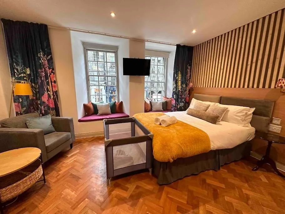 16Th Century Courtyard Apartment On The Royal Mile Edinburgh 0*,  United Kingdom