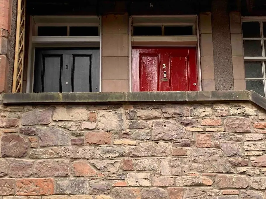 16Th Century Courtyard Apartment On The Royal Mile Edinburgh