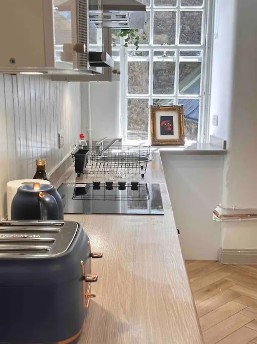 16Th Century Courtyard Apartment On The Royal Mile Edinburgh 0*,